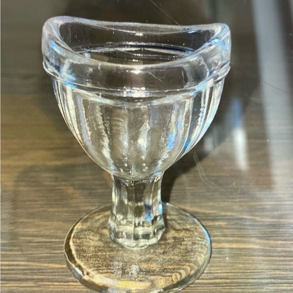Elegant Clear Glass Eye Wash Cup